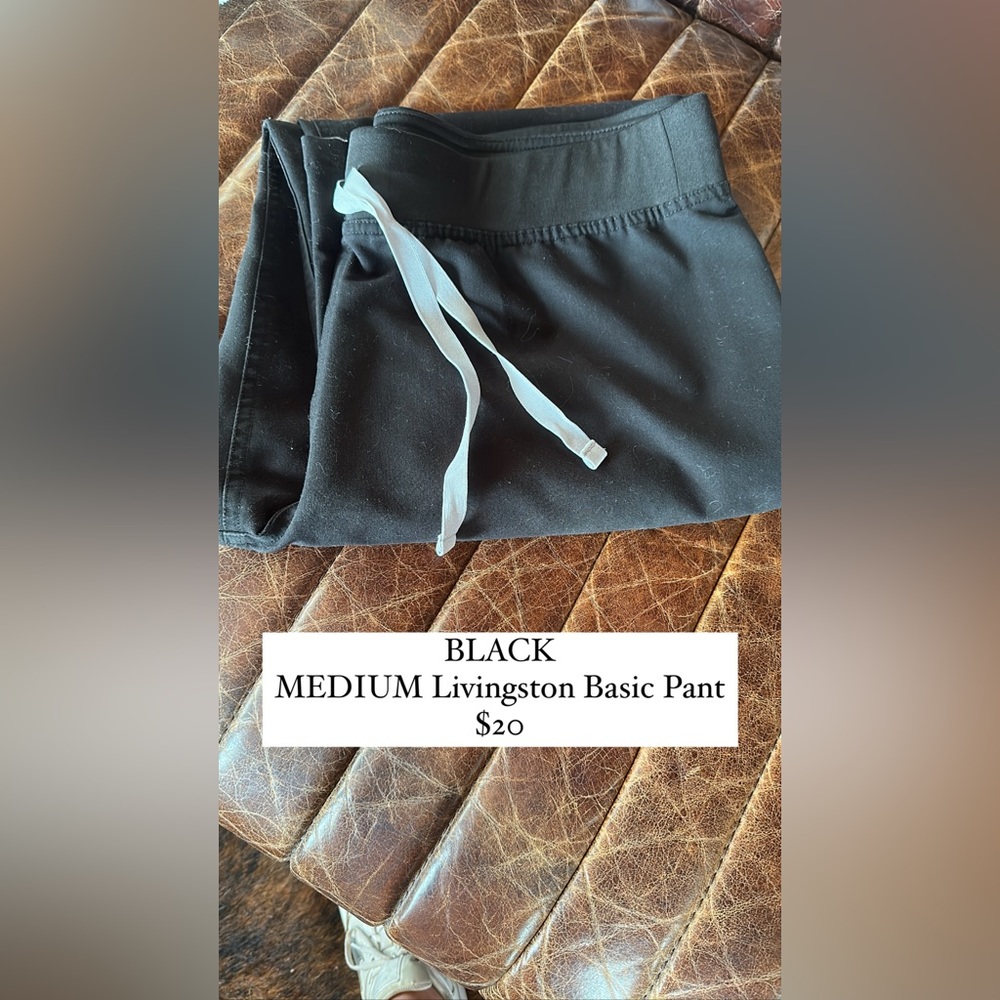 Figs Scrub Pants: used, great condition. Washed, disinfected and hung to dry.